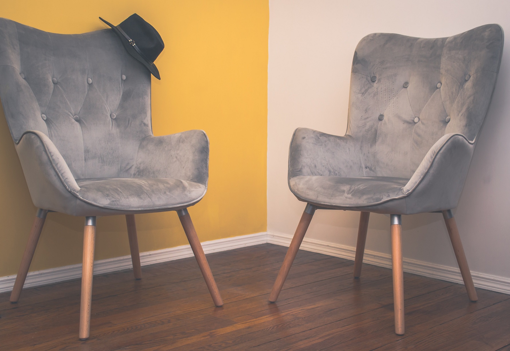 armchair-chairs-clean-923192.jpg